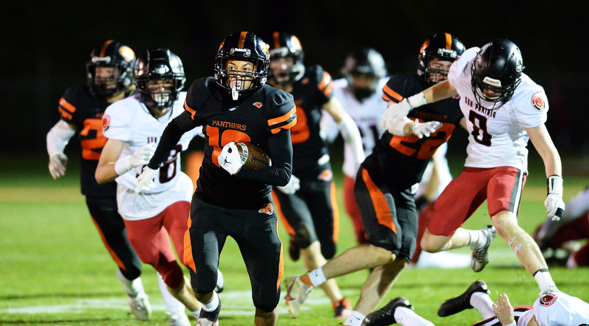 Sun-Prairie-East-at-Oregon-football-10-I7X0551-09232022204852